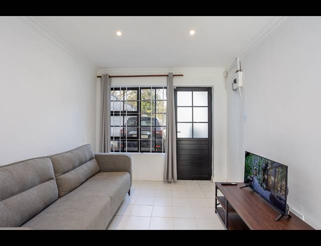 1 BEDROOM FLAT TO LET IN CLAREMONT